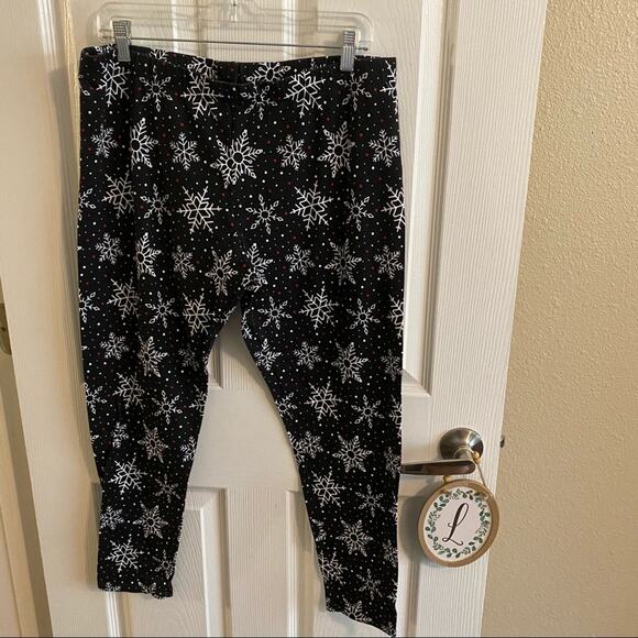 No Boundaries Winter Snowflake Cropped Leggings Juniors Plus Size 21 / XXXL - Picture 1 of 6